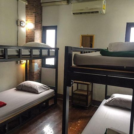 Bed Bangkok Hostel Buitenkant foto